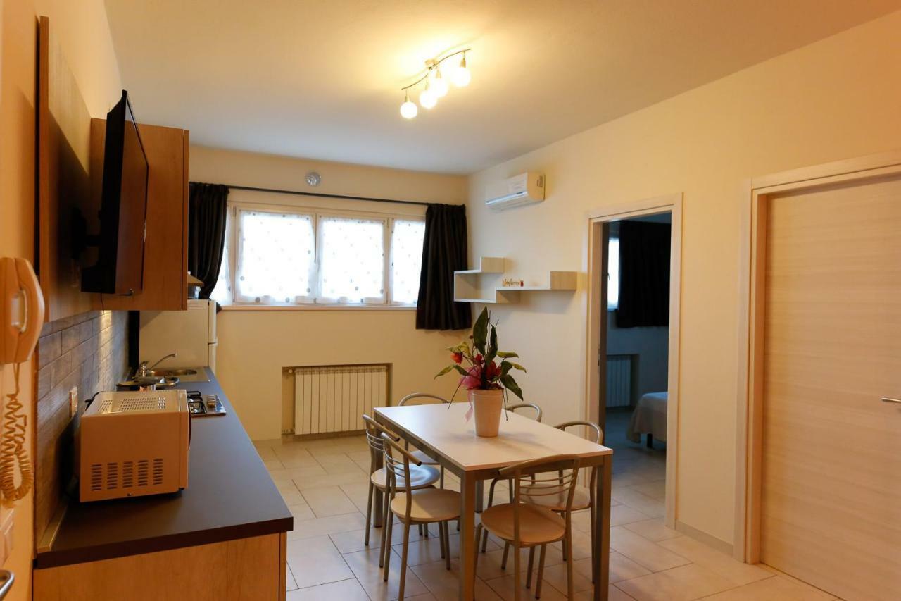 Appartamenti Residence Tulipano ซีร์มิโอเน ภายนอก รูปภาพ